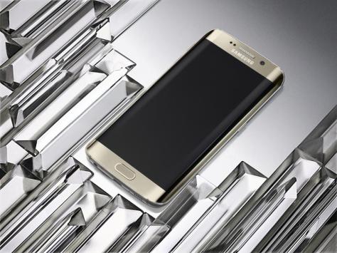 Tras la esbelta figura del nuevo Galaxy S6 Edge, se esconde una bestia capaz de mover cualquier cosa. Un procesador propio de Samsung y 3GB DDR4, consiguen dotar al buque insignia de prestaciones top.